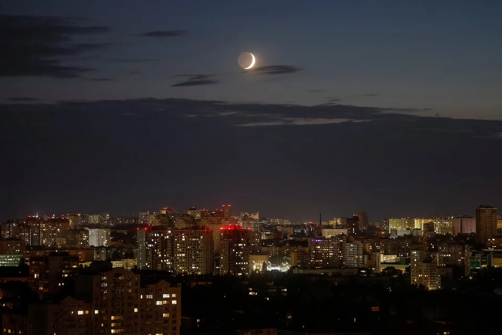 Вид на українську столицю під час повітряної тривоги, на тлі російського нападу на Україну, в Києві, Україна, 28 червня 2025 року.